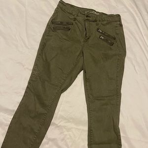 Universal thread trendy army green pants.